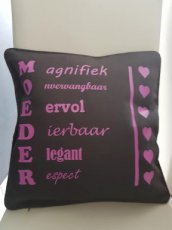 KUS001 Kussen "moeder"